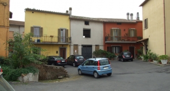 Casa indipendente con terrazzo in vendita a Castel Sant'Elia.